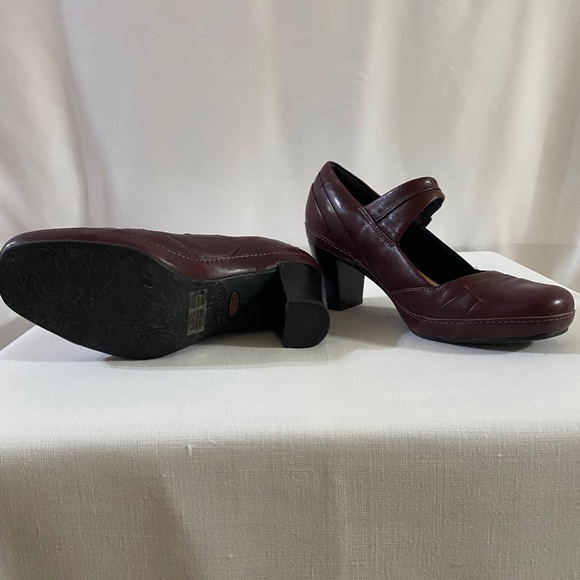 Clarks Burgundy Mary Janes - Picture 3 of 5